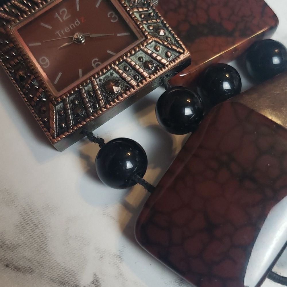 Trendz Maroon Watch - Picture 2 of 4